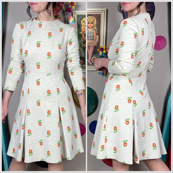 Vintage 1970s Beige Floral Long Sleeve Pleated Skater Dress - Picture 4 of 7